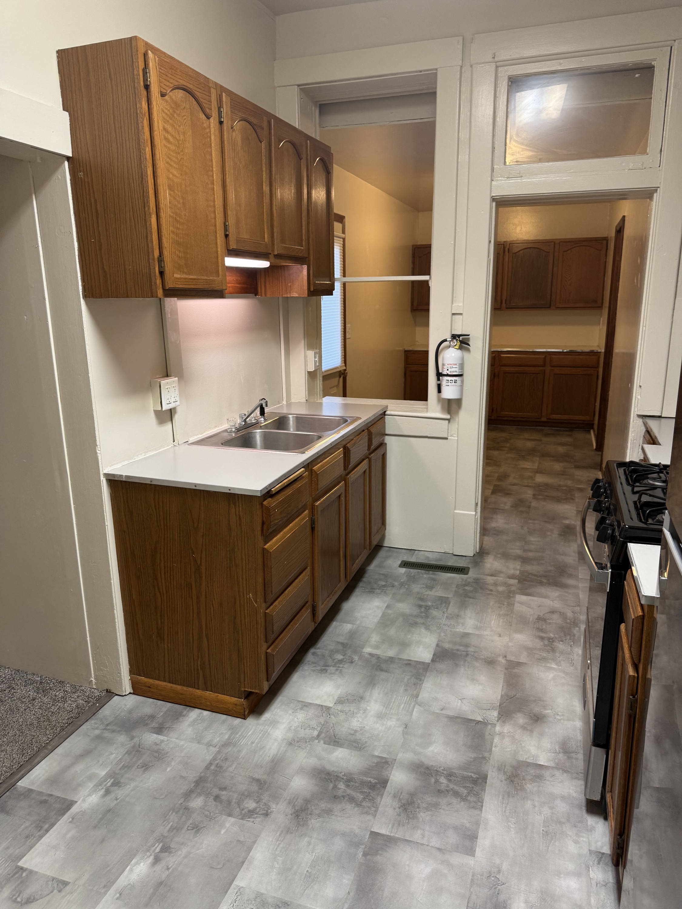 702 N 6th